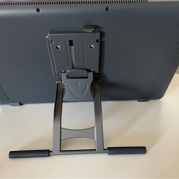 HUION Kamvas 22 Plus QLED Drawing Tablet with Full-Laminated Screen - Picture 2 of 3